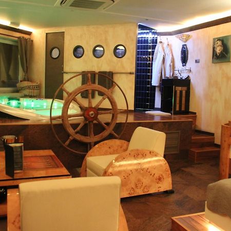 Bubble Lounge Hotel Hooglede Bagian luar foto