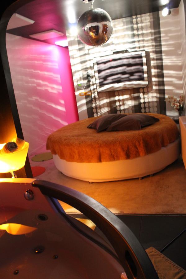Bubble Lounge Hotel Hooglede Bagian luar foto